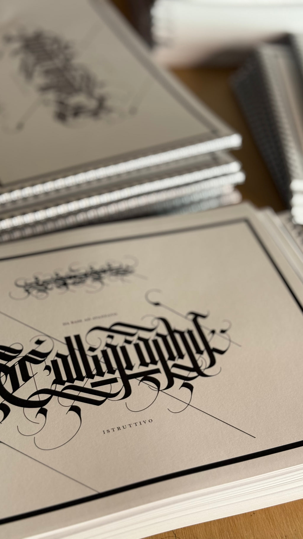 PHYSICAL BOOK(Basic to Advanced Calligraphy Book)English,Español,Italiano